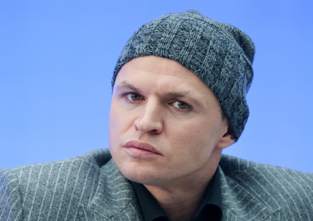 В Госдуме призвали штрафовать футбольные клубы после шутки жены Тарасова