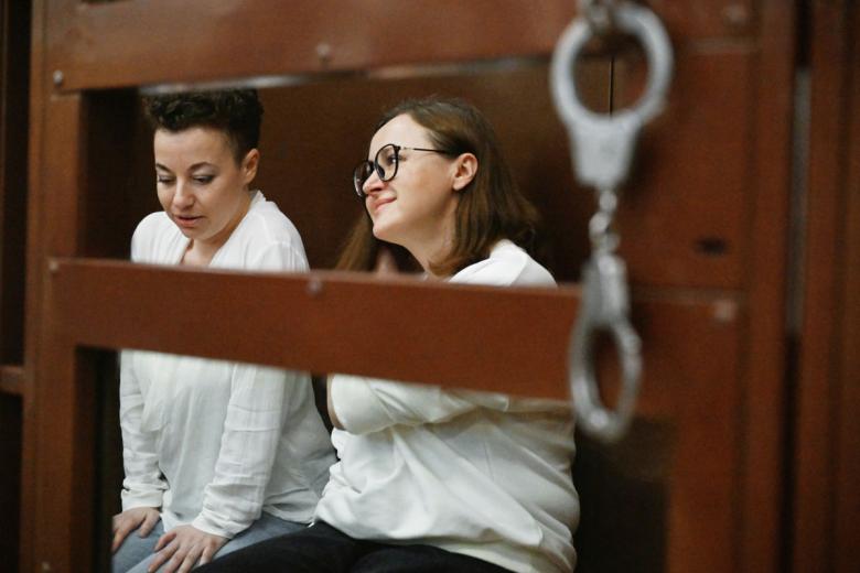 Драматург Светлана Петрийчук (справа) и режиссер Евгения Беркович