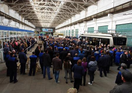 Простой на заводе «Тролза» продлили до конца июня