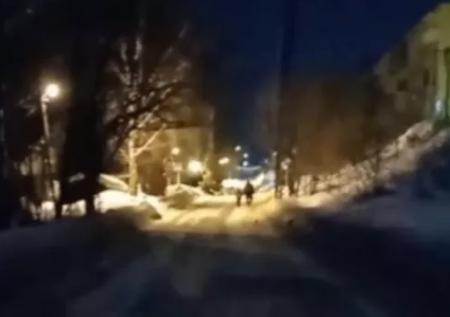 Ребёнок в Златоусте отправился в школу в два часа ночи