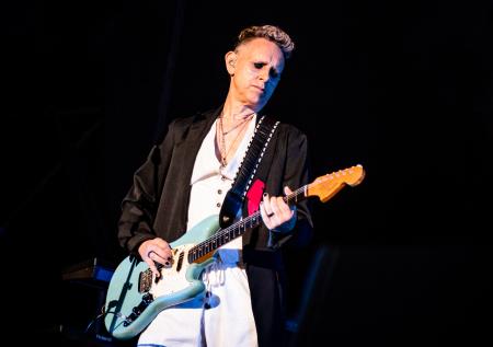 Участник Depeche Mode позавидовал привившимся от коронавируса россиянам