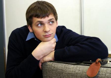 Актёр Алексей Янин начал вставать на ноги после инсульта
