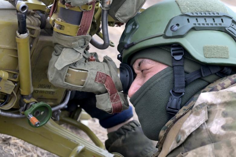 Военнослужащий вооруженных сил Российской Федерации в зоне боевых действий