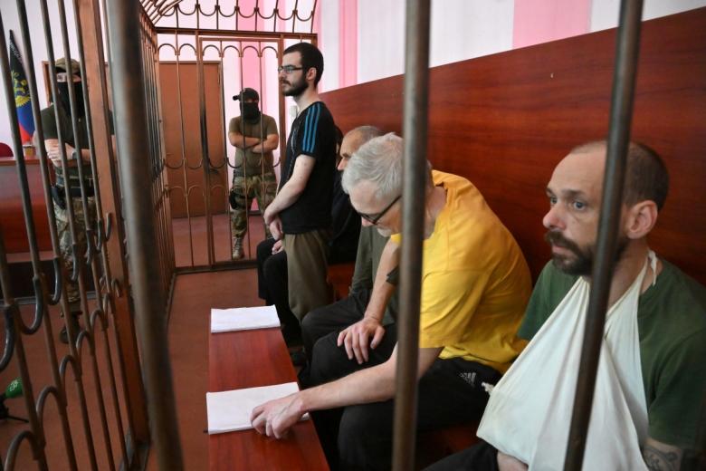 Граждане Великобритании Дилан Хили, Джон Хардинг, гражданин Швеции Матиас Густавссон и гражданин Великобритании Эндрю Хилл