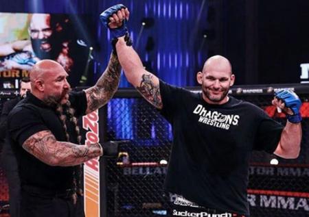 Конго проиграл Джонсону на турнире UFC в Париже