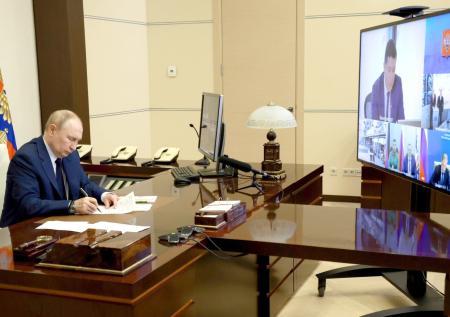 Путин по видеосвязи дал старт новым металлургическим объектам