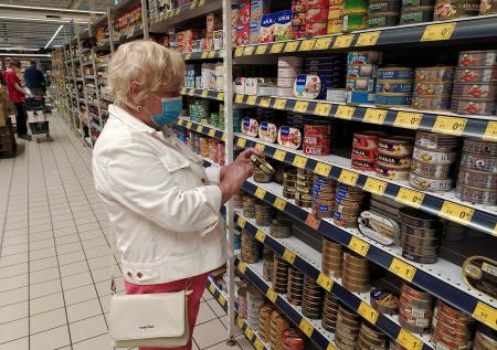 В Роскачестве назвали производителей, подменяющих консервы из сайры