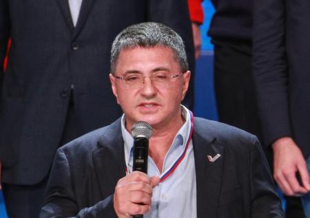 «Коньячок сосуды не чистит»: нарколог о ежедневно выпивающем Мясникове