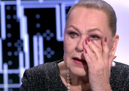 Рязанова со слезами рассказала о портрете сына, на который не смотрит