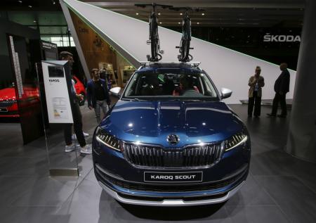 Skoda объявила цену на новый кроссовер Karoq 