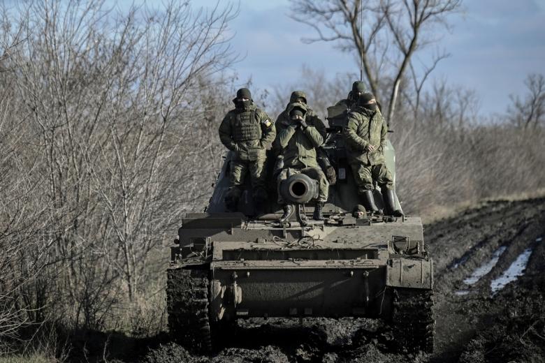 Военнослужащие МО РФ на самоходной артиллерийской установке 2СЗ «Акация» на Запорожском направлении