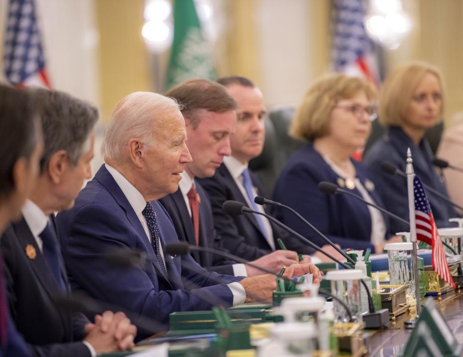 Президент США Джо Байден принимает участие в рабочей встрече с наследным принцем Саудовской Аравии Мухаммедом ибн Салманом Аль Саудом во дворце Аль-Салам в Джидде, Саудовская Аравия