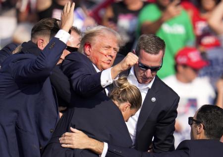 Появилось первое видео с Трампом после покушения