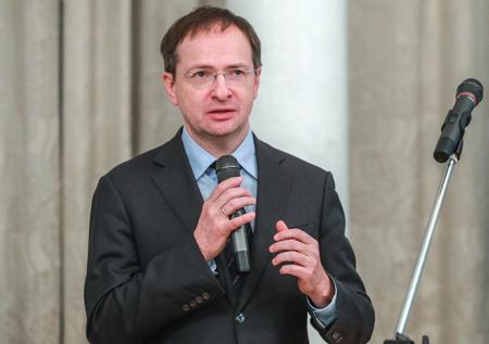Мединский рассказал о работе над объединением театров