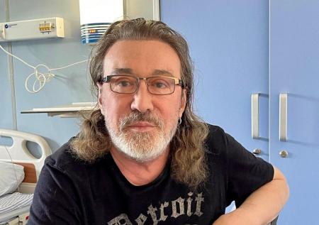 Заболевший COVID-19 музыкант Кузьмин перестал выходить на связь