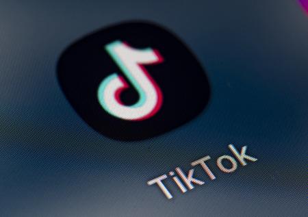 РКН потребовал от TikTok снять ограничения с записи обращения Путина