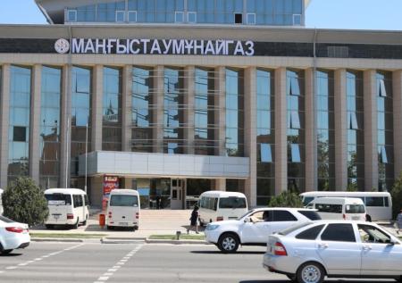 Рабочие казахстанско-китайского нефтедобывающего завода устроили забастовку