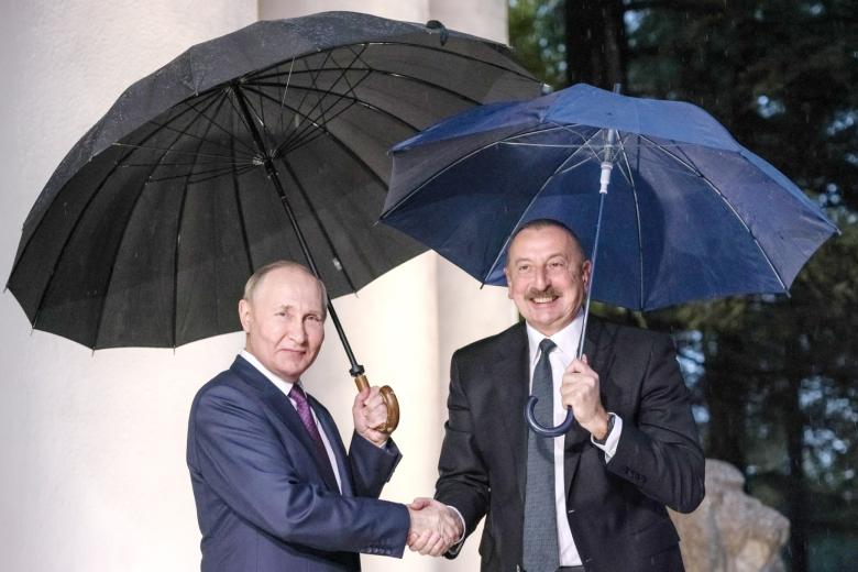 Президент РФ Владимир Путин и глава Азербайджана Ильхам Алиев в Сочи, 31 октября 2022 года