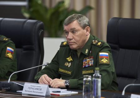 Герасимов обсудил риск применения «грязной бомбы» с британским адмиралом