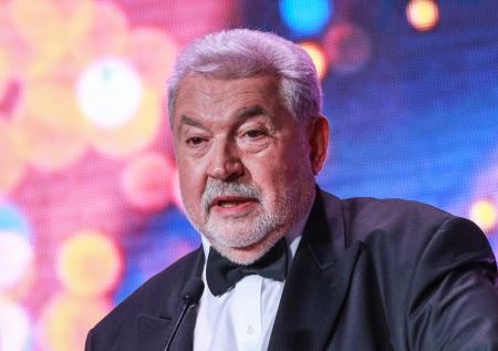 Переезд в США, похудение, отмена премии «Ника»: куда пропал Юлий Гусман