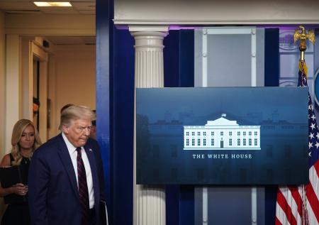 Выигравшие грин-карты россияне подали в суд на Трампа и Помпео