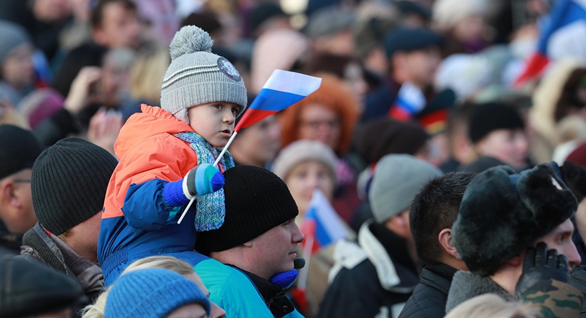 Среди зрителей парада традиционно много детей