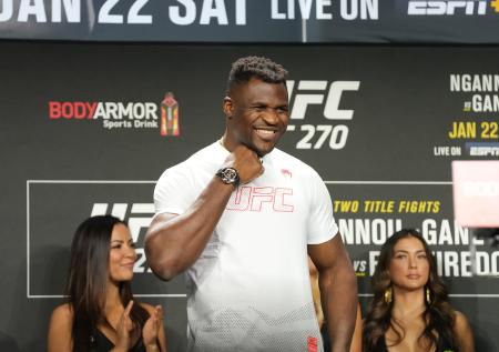 Рекорд Нурмагомедова и борьба Нганну: итоги турнира UFC 270
