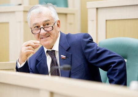 Экс-сенатора Дерева освободили в зале суда