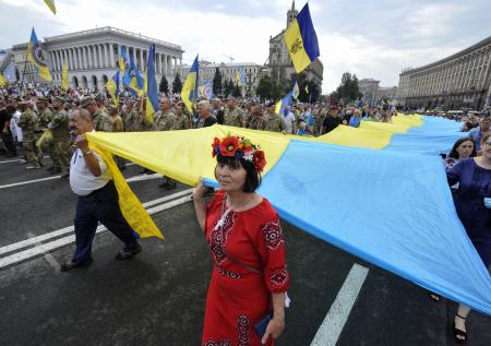 Кравчук: власть в Киеве не обсуждает особый статус Донбасса в конституции