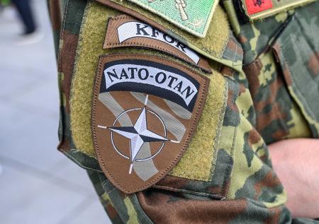 Огромный склад бронетехники НАТО в Бельгии попал на видео