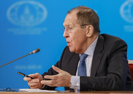 Лавров: Запад грубо нарушает взятые на себя обязательства 