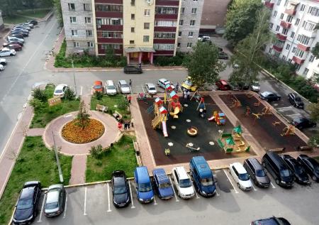 Неизвестный зарезал женщину на детской площадке в подмосковном Раменском
