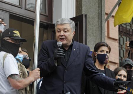 Суд в Киеве обязал открыть новое уголовное дело против Порошенко