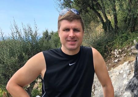 Хоккеист Брызгалов рассказал, что уже месяц не может купить маски в США