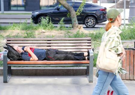 Психолог рассказал, почему бездомные не любят принимать помощь