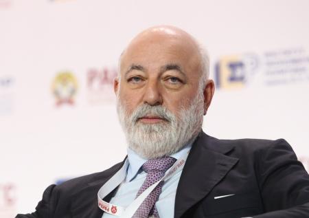Санкции помешали Вексельбергу получить деньги от британского банка