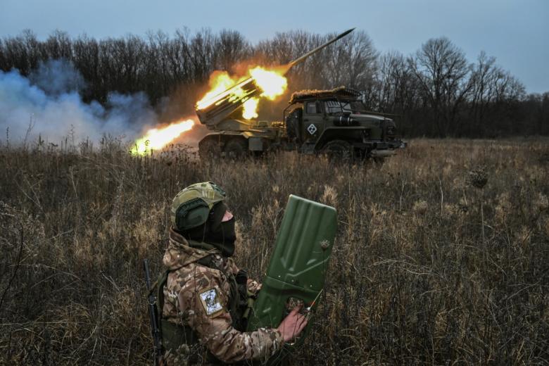Боевая работа военнослужащих артиллерийского расчета РСЗО «Град»