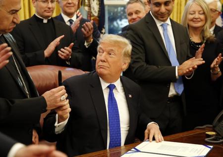 Трамп решил срочно возобновить военную помощь и передачу данных Украине