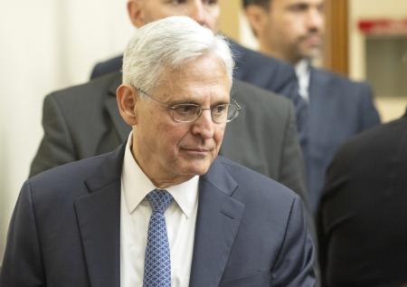 Генпрокурор США пообещал уволиться в случае вмешательства в дело Трампа