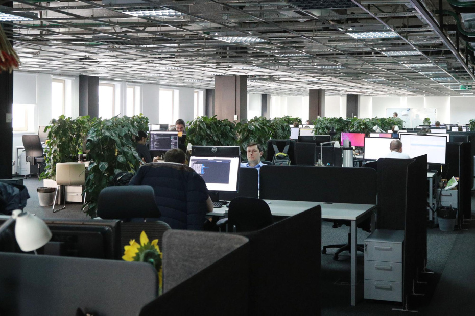 Составлен список работников, кому повысят зарплату в 2025 году