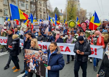 Более 50 тысяч человек вышли на акцию протеста в центре Кишинева