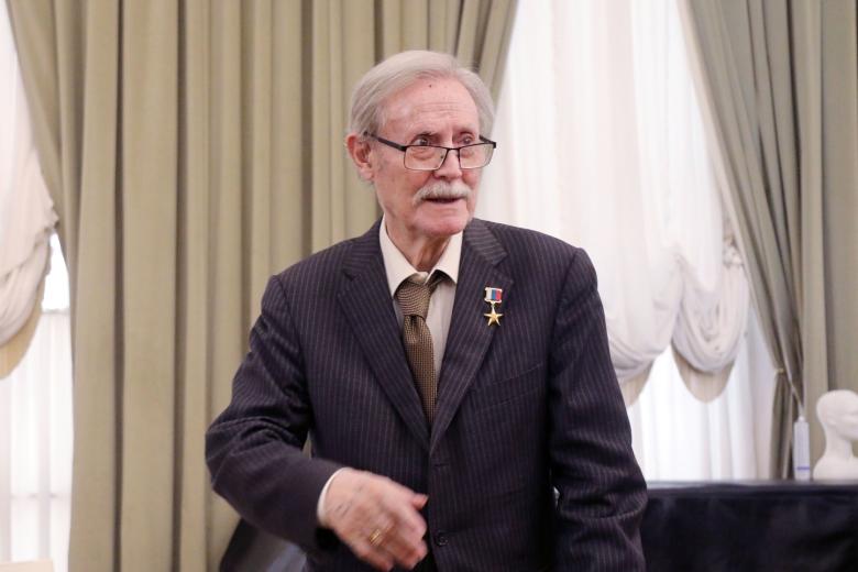 Юрий Соломин
