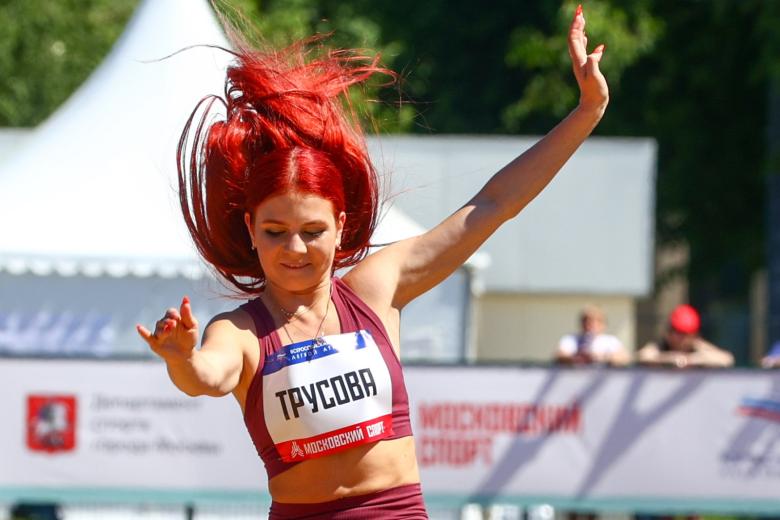 Александра Трусова в соревнованиях среди юниоров
