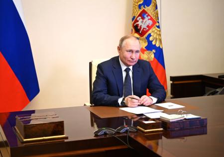 «Способны на любые глупости»: Песков о санкциях Запада против Путина