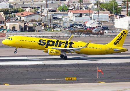 В США женщин высадили из самолета Spirit Airlines из-за внешнего вида