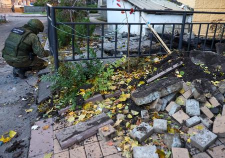 Военкор Пегов сообщил о трех пострадавших при обстреле центра Донецка