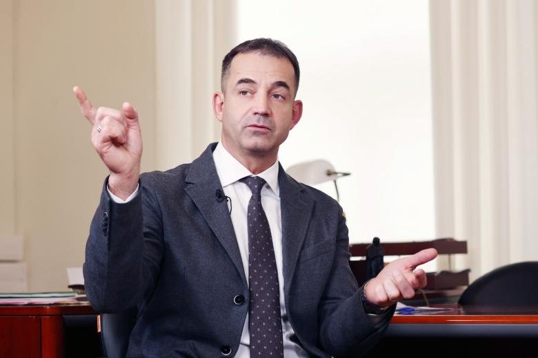 Дмитрий Певцов