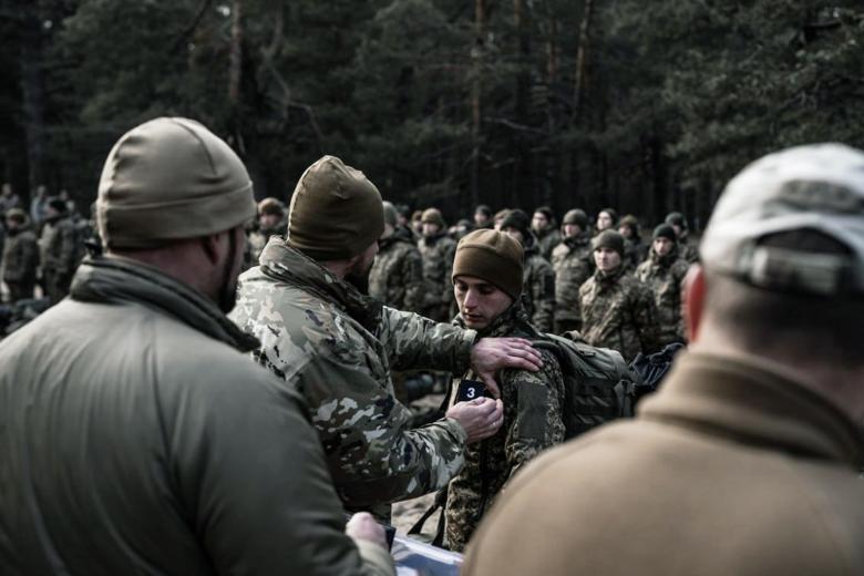 Военнослужащие вооруженных сил Украины в зоне боевых действий