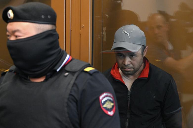 Повар компании — производителя фасоли «Савон-К» гражданин Таджикистана Карим Норматов, обвиняемый по делу о массовых отравлениях в России