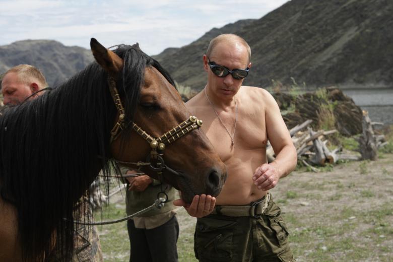 Владимир Путин на отдыхе в Республике Тыва, 2009 год